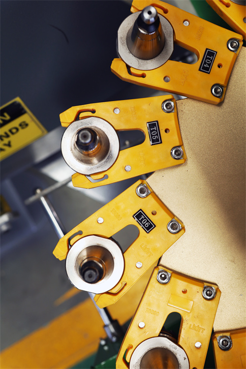 Tool change.jpg Tool change.jpg